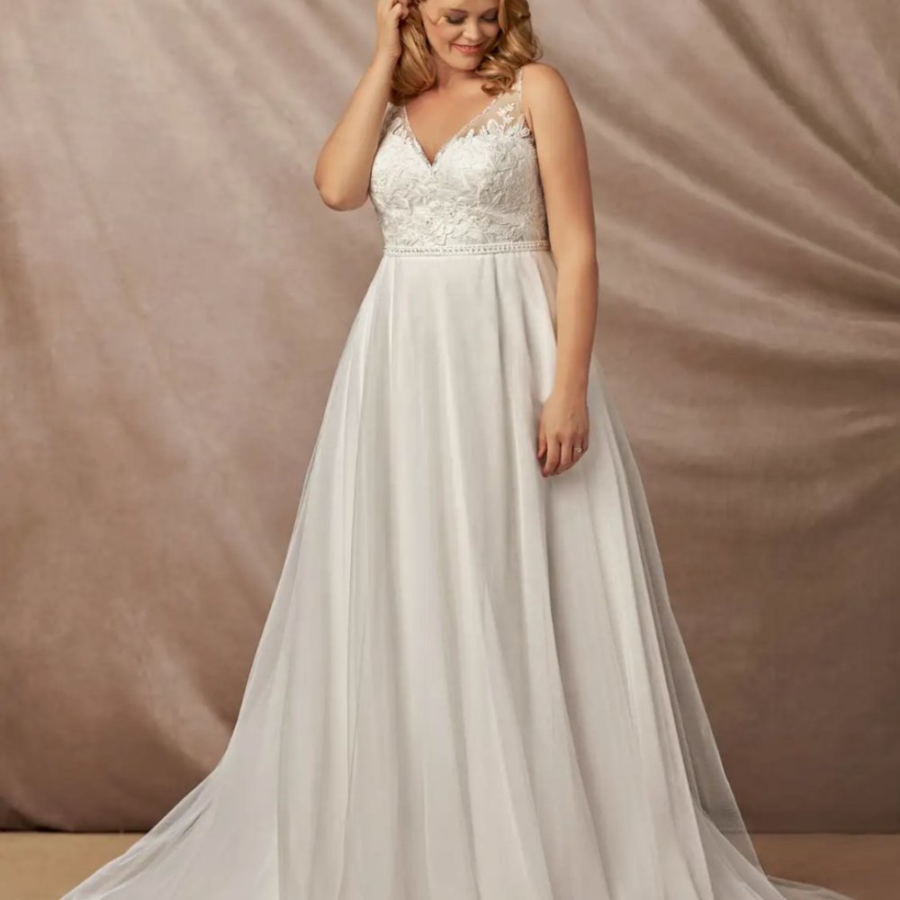 Azazie Bridal: Sydney Wedding Dress (NWOT)